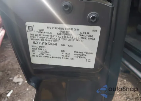 2000 Chevrolet Silverado 1500 Ls z USA, uszkodzony, nr VIN 1GCEK19T0YE206842